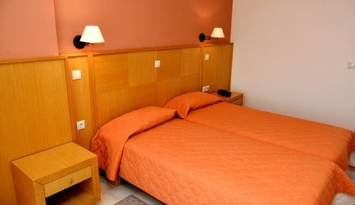 Habitación básica con 1 cama doble o 2 individuales