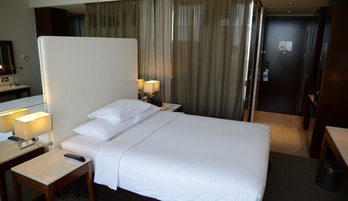 Habitación, 1 cama de matrimonio, vistas a la piscina, en esquina