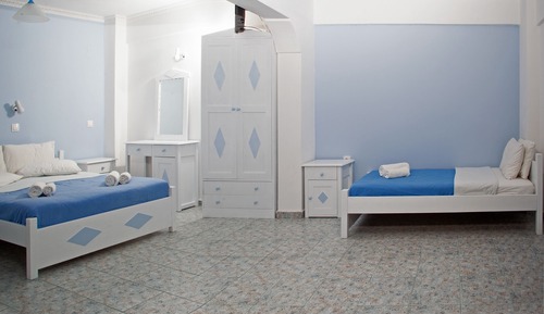 Estudio económico, baño privado (FAMILY LOWER LEVEL )