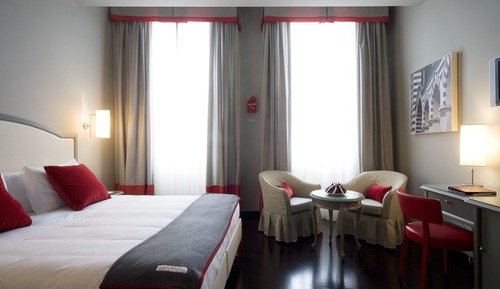 Habitación superior con 1 cama doble o 2 individuales, vistas a la ciudad