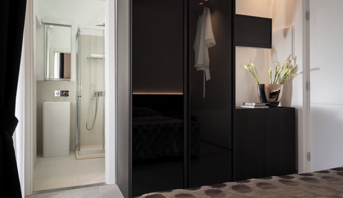Habitación clásica con 1 cama doble o 2 individuales, vistas parciales al mar