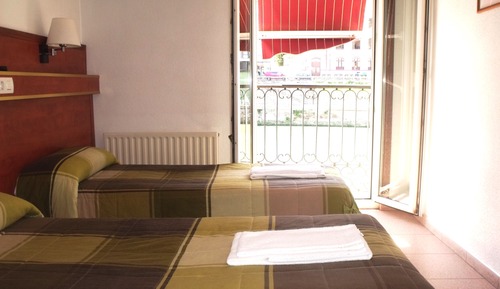 Habitación con 2 camas individuales
