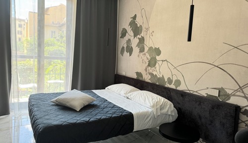 Suite de lujo, 1 cama de matrimonio grande, bañera de hidromasaje, vistas al jardín
