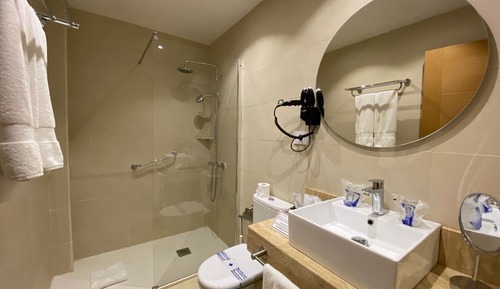 Habitación Deluxe (2 Adults + 1 Child)