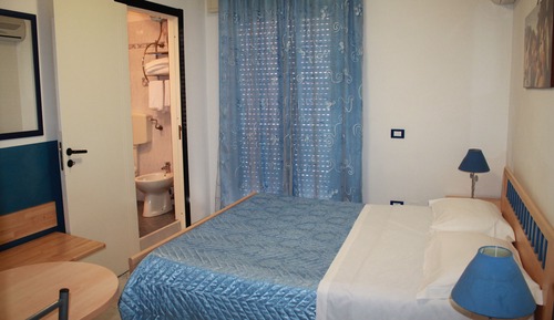Economy Double Room (Breakfast included)