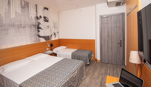 Habitación triple, vistas al jardín