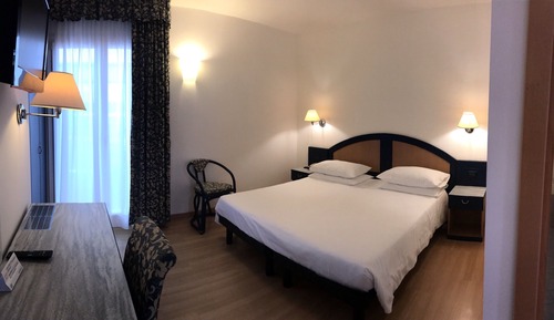 Habitación con 1 cama doble o 2 individuales (Beach access included)