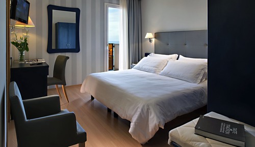 Habitación triple (Beach access included)