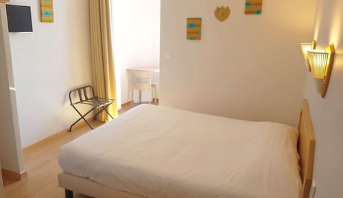 Habitación estándar doble, baño privado, vistas a la piscina (Rez-de-chaussée)