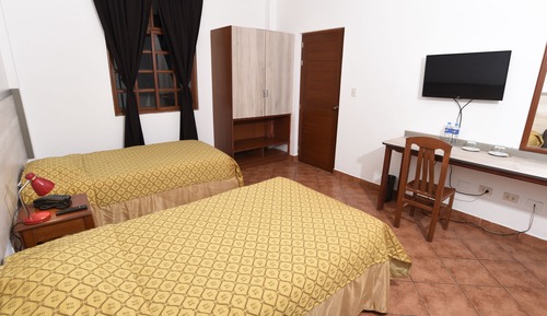 Habitación básica con 2 camas individuales, 1 habitación
