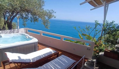 Superior Jacuzzi