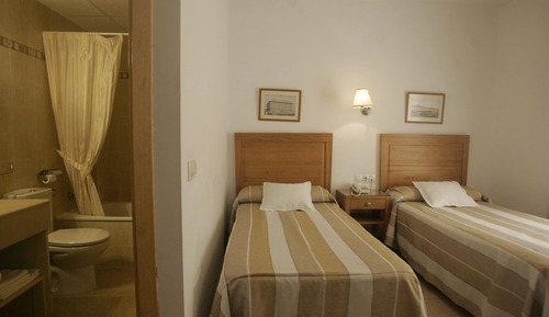 Habitación con 2 camas individuales