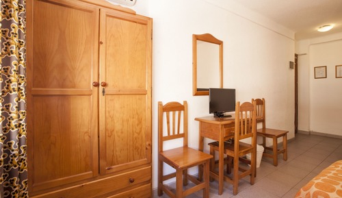 Habitación triple, baño privado