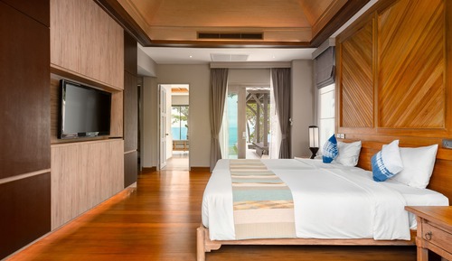 2 Bedroom Beachfront Family Pool Villa