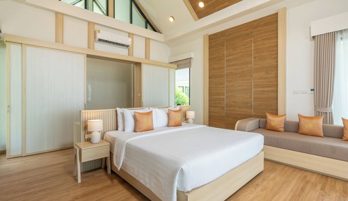 Grand Deluxe Partial Seaview