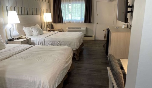 Habitación estándar, 2 camas de matrimonio, no fumadores, vistas a la montaña (Pet Friendly)