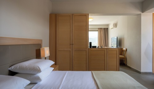 Suite with Side Sea View and  Outdoor Jacuzzi