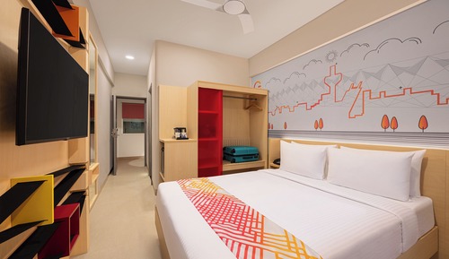 Luxe Queen Room