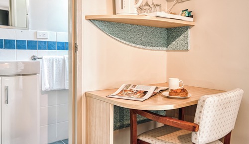 Habitación económica, 1 cama doble (Budget Room - Stair Access Only)