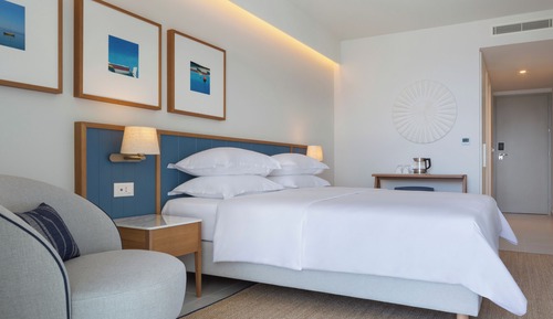 Habitación estándar con 1 cama doble o 2 individuales, balcón