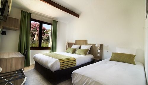 Habitación cuádruple familiar, vistas al jardín