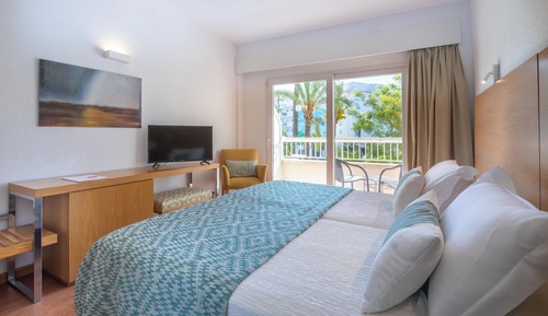 Habitación doble, balcón, en una planta alta
