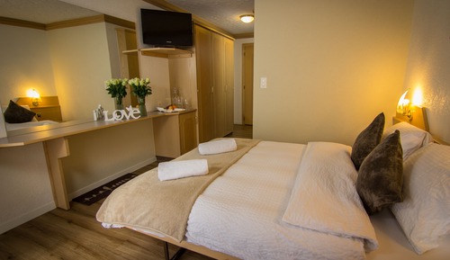 Suite familiar, 1 habitación, balcón, vistas a la montaña (only for 2 Adults + 1-2 Children)