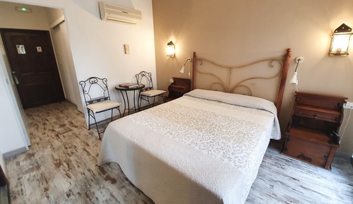 Habitación estándar con 1 cama doble o 2 individuales