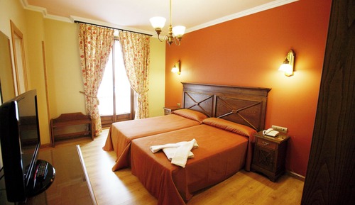 Habitación básica con 1 cama doble o 2 individuales