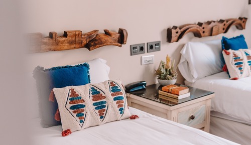 Habitación estándar con 1 cama doble o 2 individuales, baño privado