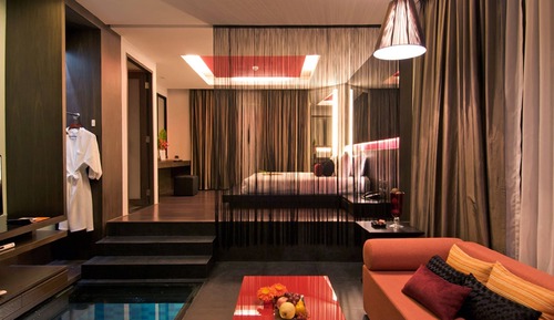 Deluxe King Room Pool Access 