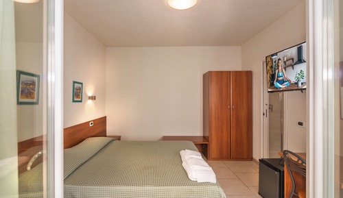 Habitación doble, en edificio anexo