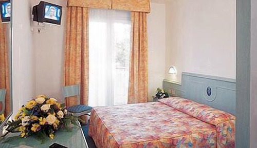 Habitación cuádruple familiar, 2 habitaciones, balcón, vistas parciales al mar