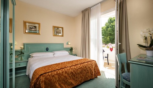 Habitación clásica con 1 cama doble o 2 individuales, no fumadores, balcón