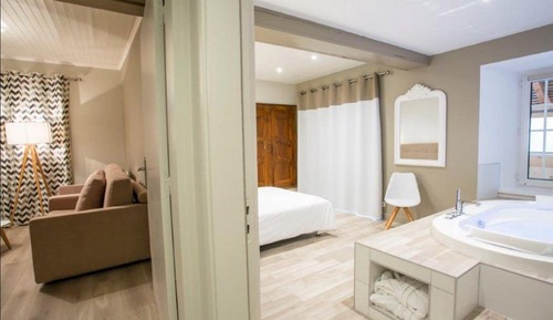 Suite familiar, bañera de hidromasaje