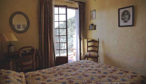 Habitación doble, balcón (Village and valley view)