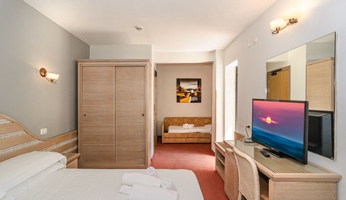 Habitación superior con 1 cama doble o 2 individuales