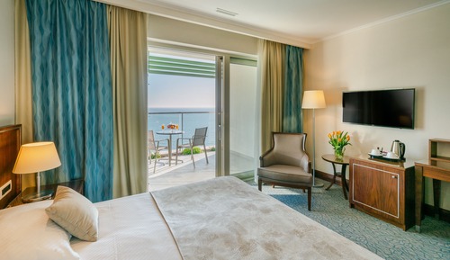 Special Offer - Superior Sea View Room with Balcony and Half day Private Boat Tour
