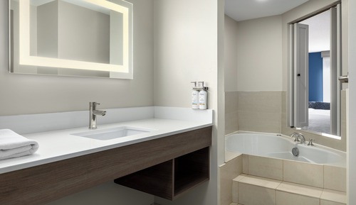 Suite, 1 cama de matrimonio grande, bañera accesible, bañera de hidromasaje