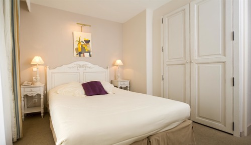 Estudio superior, 1 cama de matrimonio, balcón (Kitchenette)