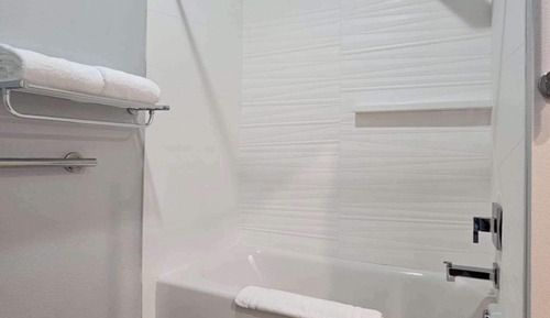 Habitación, 1 cama de matrimonio, accesible para personas con discapacidad (Accessible Tub)