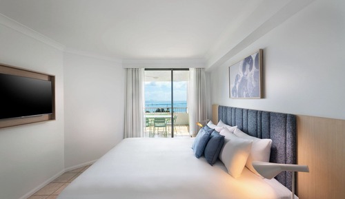 2 Bedroom 2 Bathroom Apartment with Balcony Jacuzzi and Ocean View