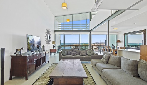 4 Bedroom 3 Bathroom Waterfront Loft Penthouse