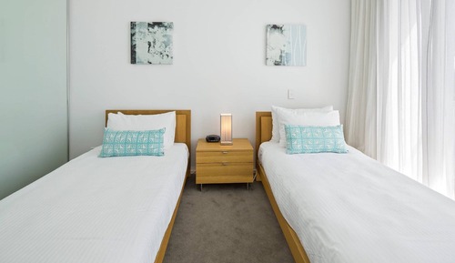 3 Bedroom 2 Bathroom Waterfront Apartment