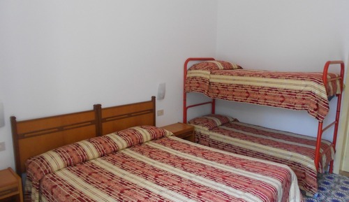 Habitación cuádruple, balcón