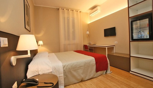 Habitación doble, en edificio anexo