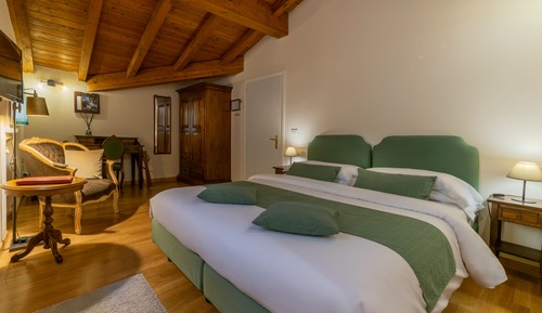 Habitación superior con 1 cama doble o 2 individuales