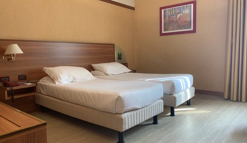 Habitación superior con 1 cama doble o 2 individuales