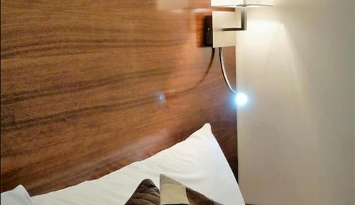 Habitación individual, sin ventanas