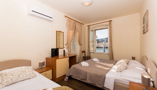 Habitación triple, baño privado, vistas al mar